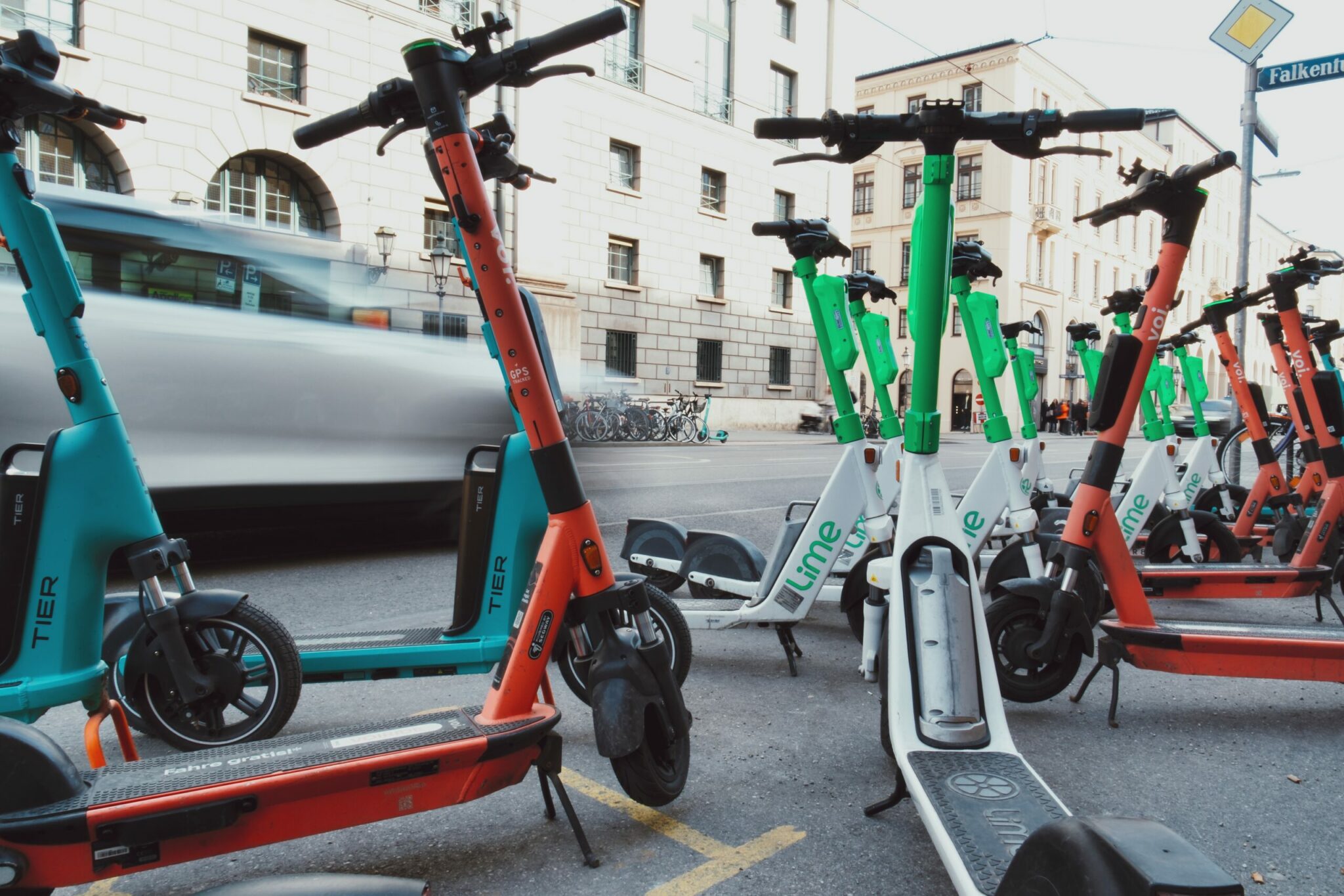 München | Innenstadt | Scooter-Invasion | Streetphotography