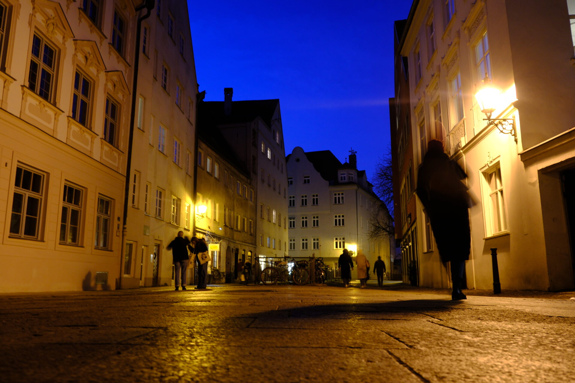 Augsburg | Vorderer-Lech | Fotowalk | Streetfotografie | Dämmerung | Nacht