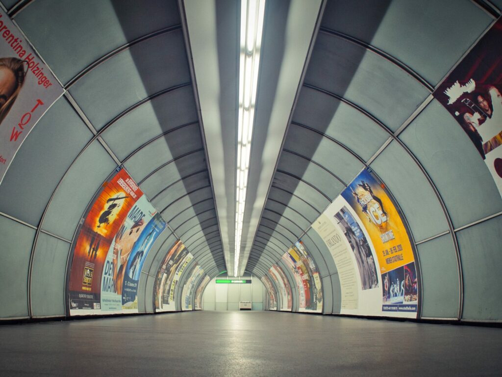 Reisebericht Wien | Plakate in der Metro