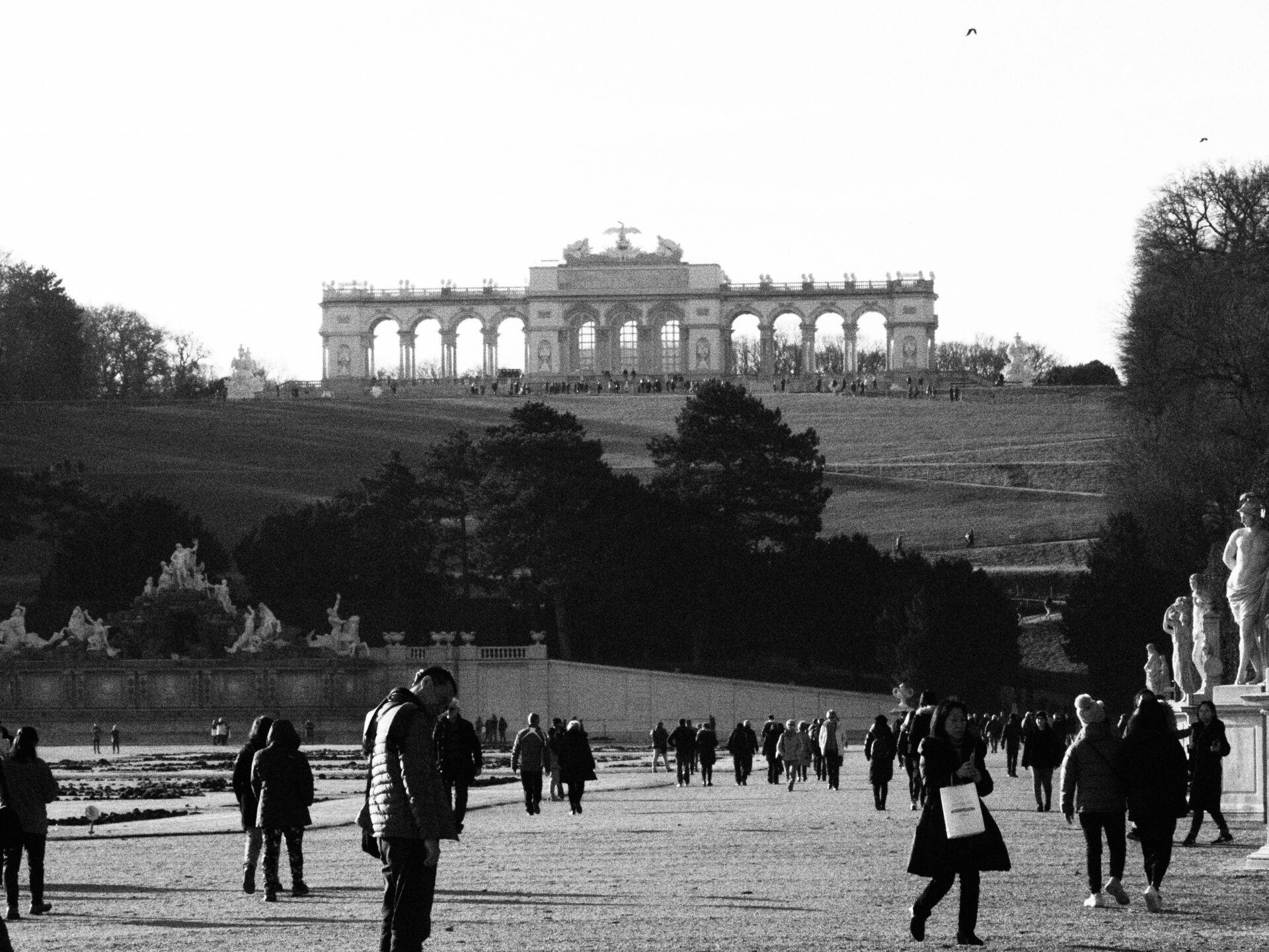 Reisebericht Wien | Schloss Schönbrunn | Touristengruppen im Schlosspark