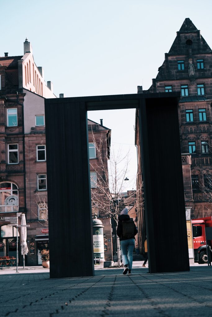 Nürnberg | Altstadt | Denkmal Flucht und Vertreibung | Streetfotografie
