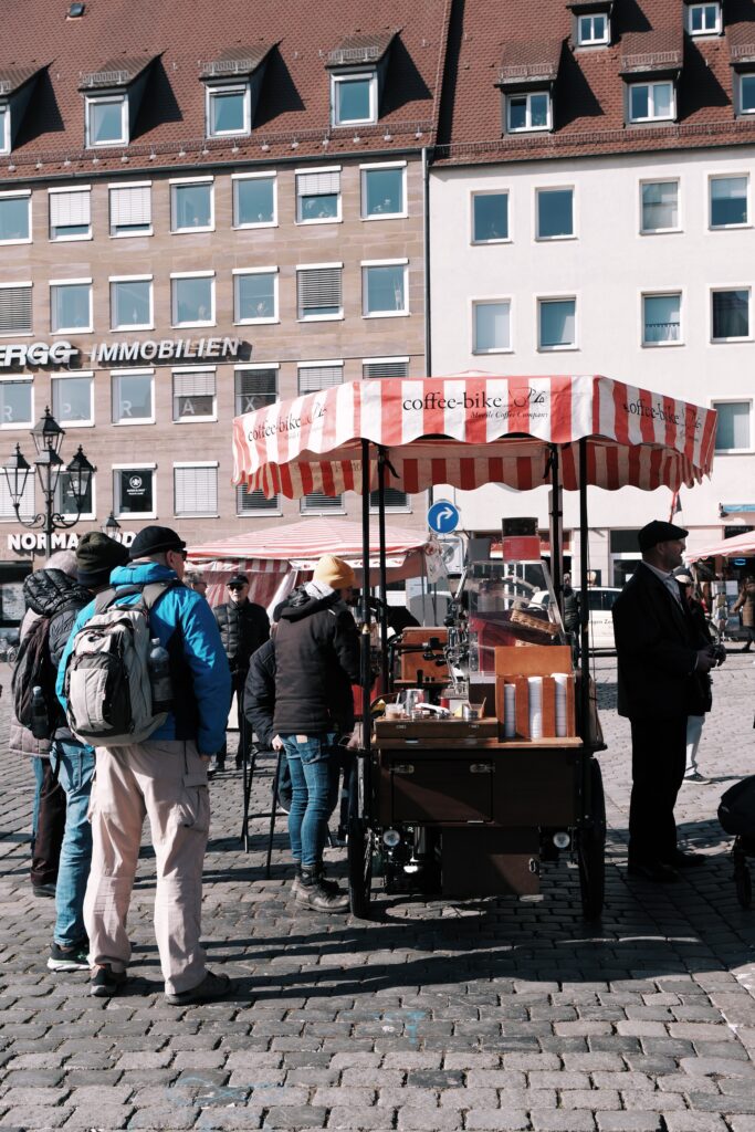 Nürnberg | Hauptmarkt | Kaffeepause | Straßenfotografie