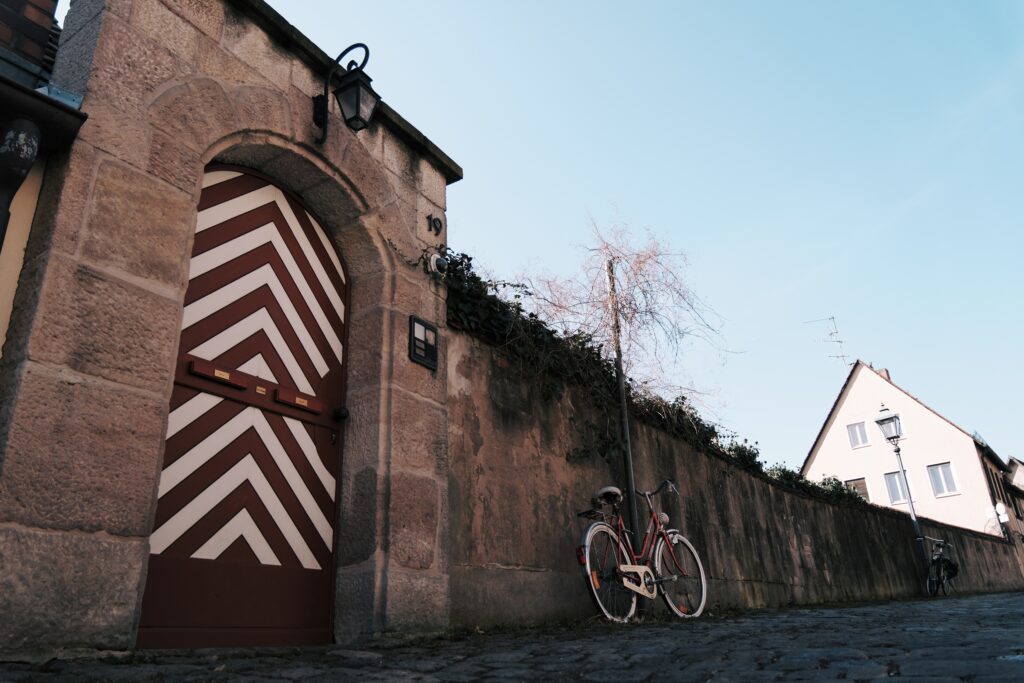 Nürnberg | Altstadt | Ein vergessener Drahtesel