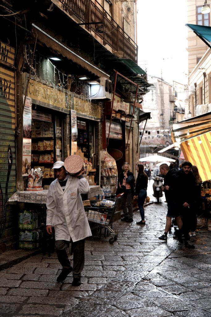 DSCF2223 Edited - Im Getümmel der drei traditionellen Märkte von Palermo - Streetfotografie | Landschaftsfotografie | Reisefotografie