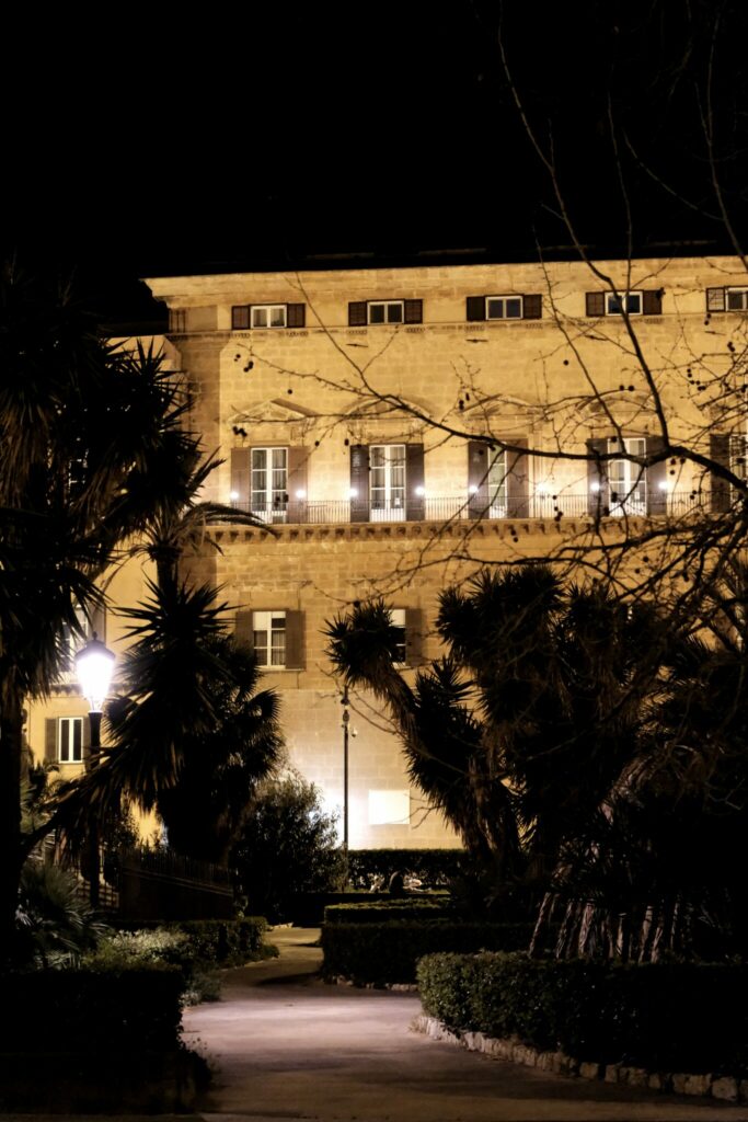 Palermo Palazzo Royale Nacht - Palermo – Der magische Palazzo Reale - Streetfotografie | Landschaftsfotografie | Reisefotografie
