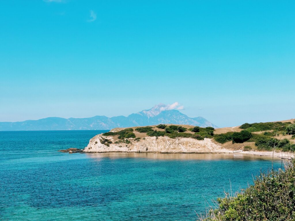 Chalkidiki Strand von Sarti Blick auf Arthos - Chalkidiki – Eine Reise zur wilden Schönheit von Sithonia - blitzeria.eu - Street | Landscape | Travel | Fotografie