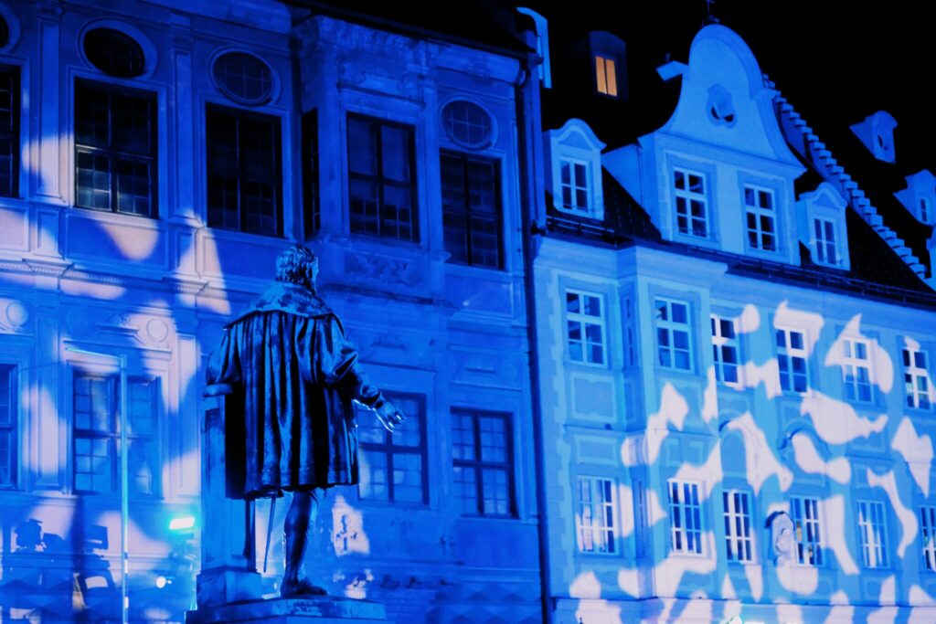 Augsburg Light Nights 2023 Fuggerplatz - Augsburg Light Nights 2023 - Die Nacht der Lichter - Streetfotografie | Landschaftsfotografie | Reisefotografie