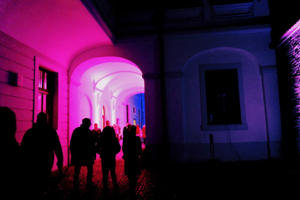 Augsburg Light Nights 2023 Schaetzlerplais 12 - Mein neues Bloggerleben – Jahresrückblick 2023 - Streetfotografie | Landschaftsfotografie | Reisefotografie