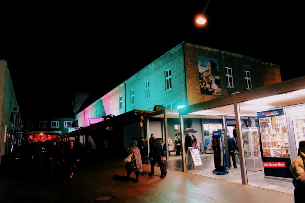 Augsburg Light Nights 2023 Stadtmarkt - Augsburg Light Nights 2023 - Die Nacht der Lichter - Streetfotografie | Landschaftsfotografie | Reisefotografie