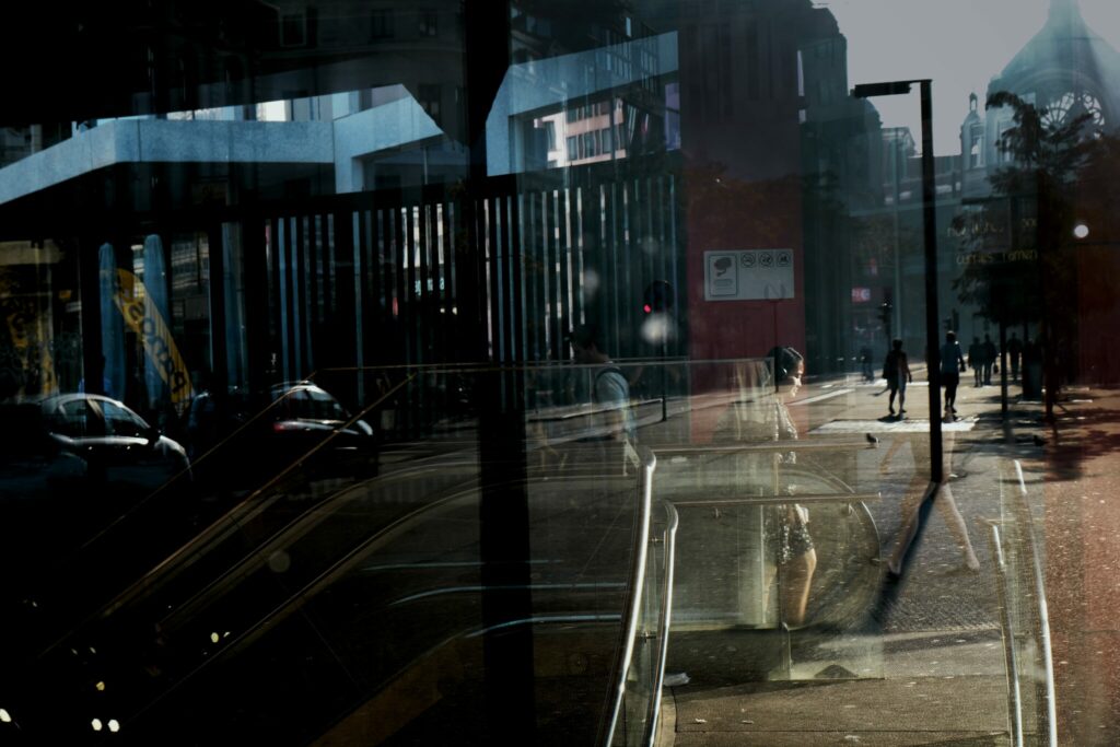 Antwerpen – Streetfotografie in Antwerpen – Antwerpen Subway - Spiegelungen