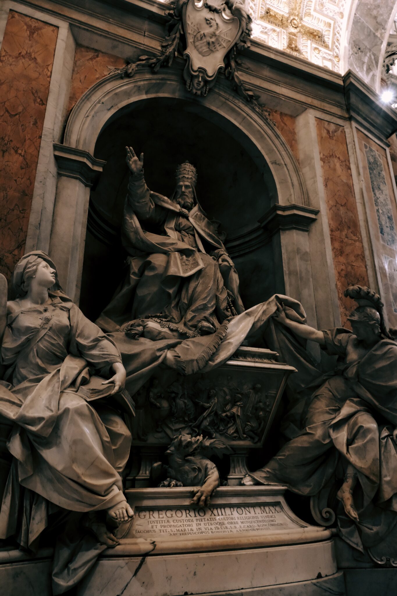 Rom - Vatikan - Statuen im Petersdom