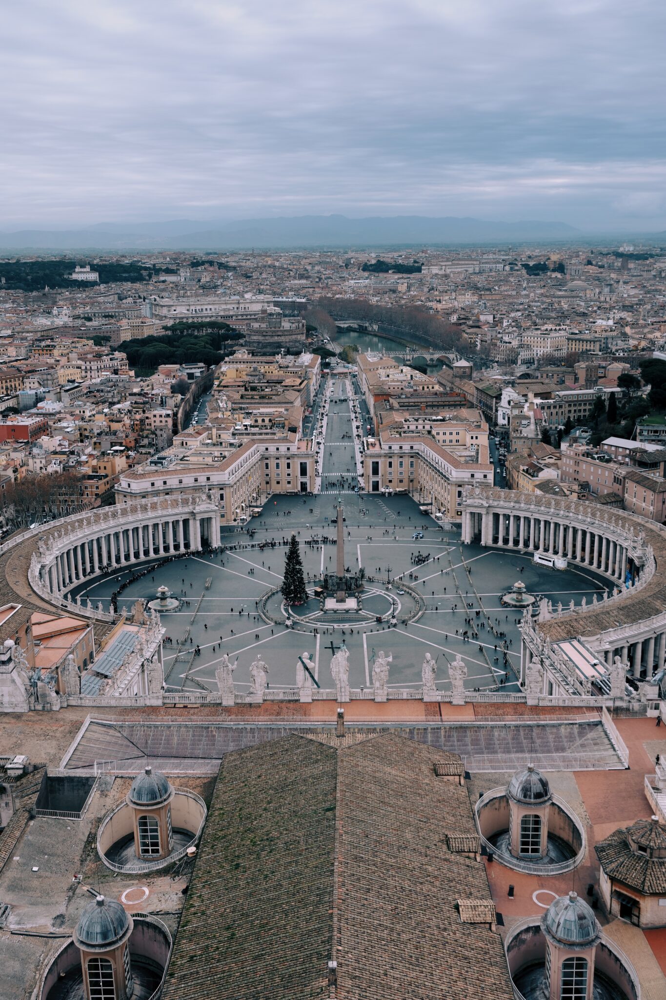 Rom - Vatikan - Blick von der Kuppel des Petersdoms auf den Petersplatz