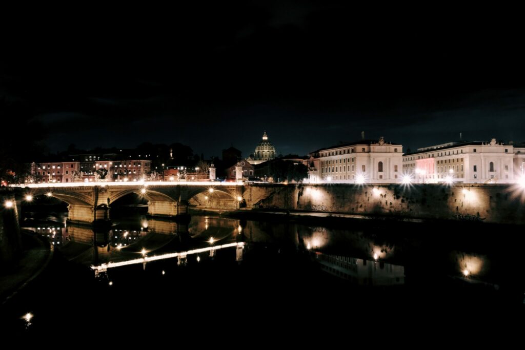 Rom - Engelsburg - Langzeitbelichtung - Blick auf den Vatikan über den Tiber von der Engelsbrücke aus