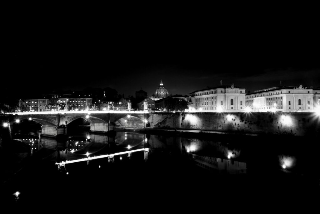Rom - Engelsburg - Langzeitbelichtung - Blick auf den Vatikan über den Tiber von der Engelsbrücke aus