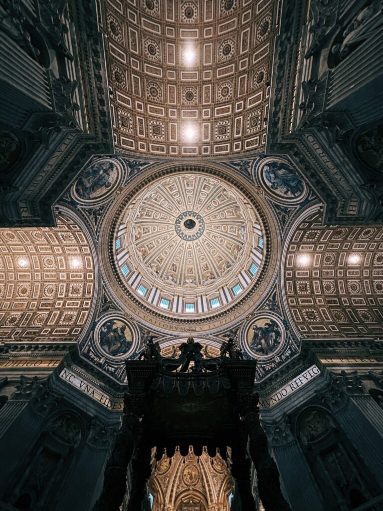 Rom - Vatikan - Blick ins Kuppelinnere des Petersdoms
