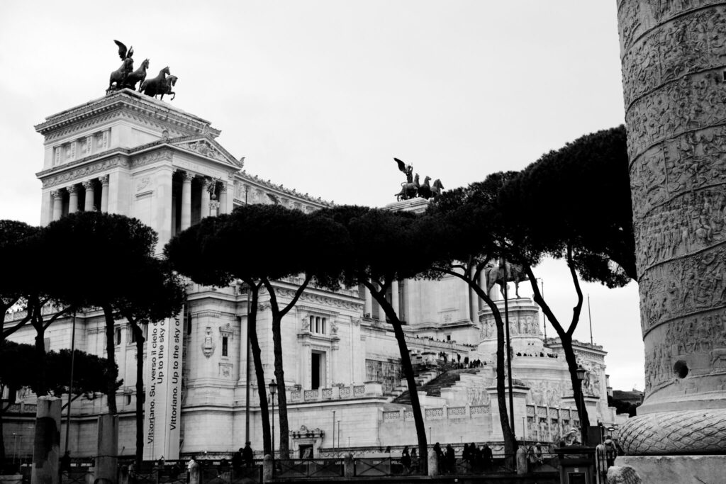Rom - Monumento Vittorio Emanuele II - Monochrom - Vom Vorplatz
