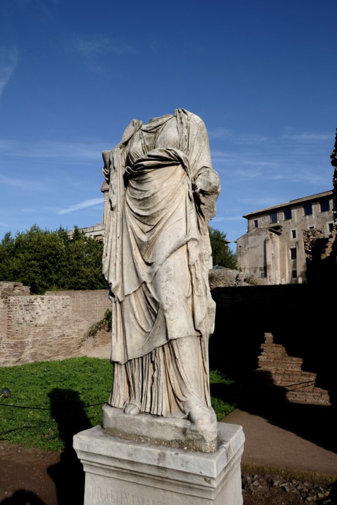 Rom - Das Forum Romanum - Kopflose Statuen - 3