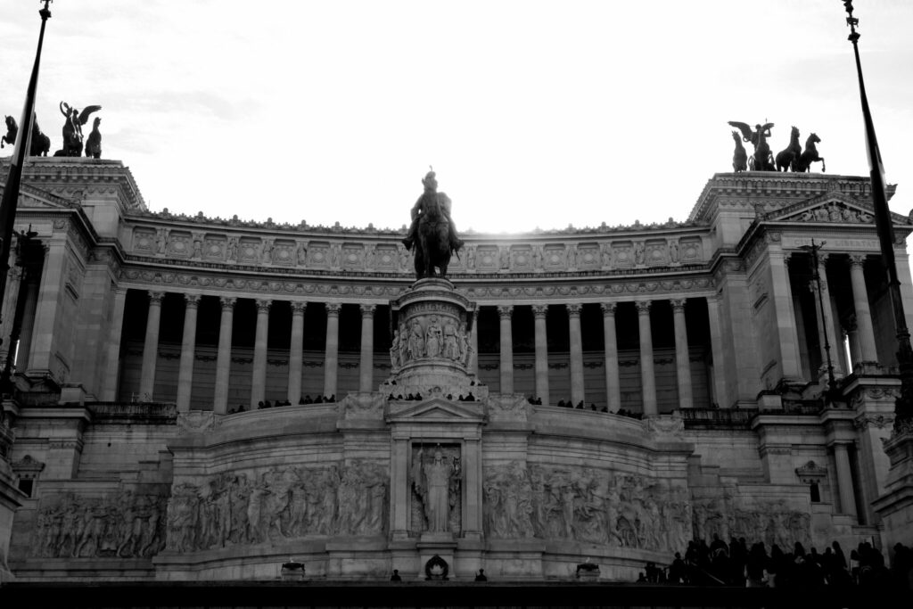 Rom - Monumento Vittorio Emanuele II - Schwarz-Weiß - Gegen das Licht