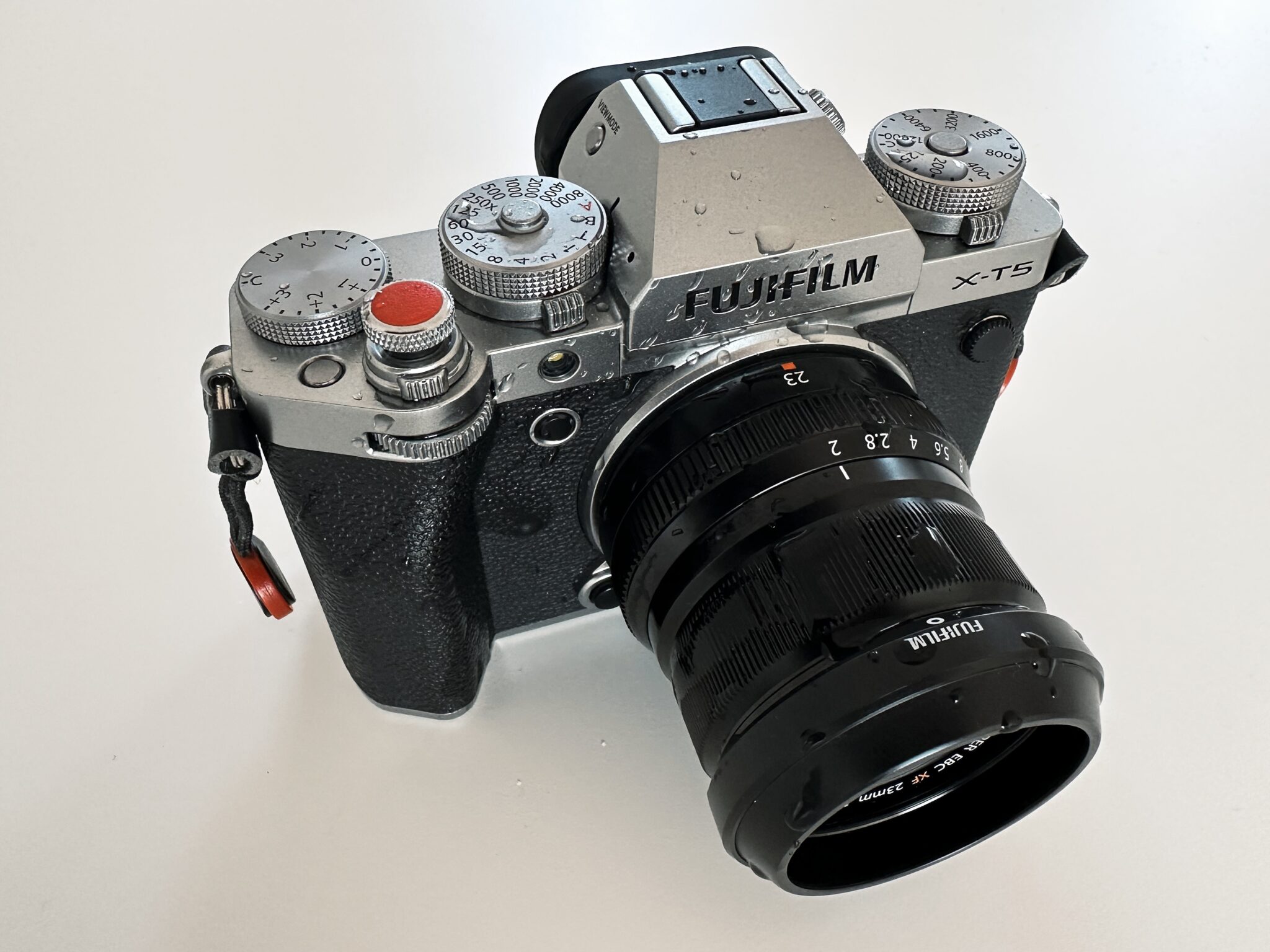 Review - Fujifilm X-T5 - Alles Abgedichtet - Kamera mit Regendusche