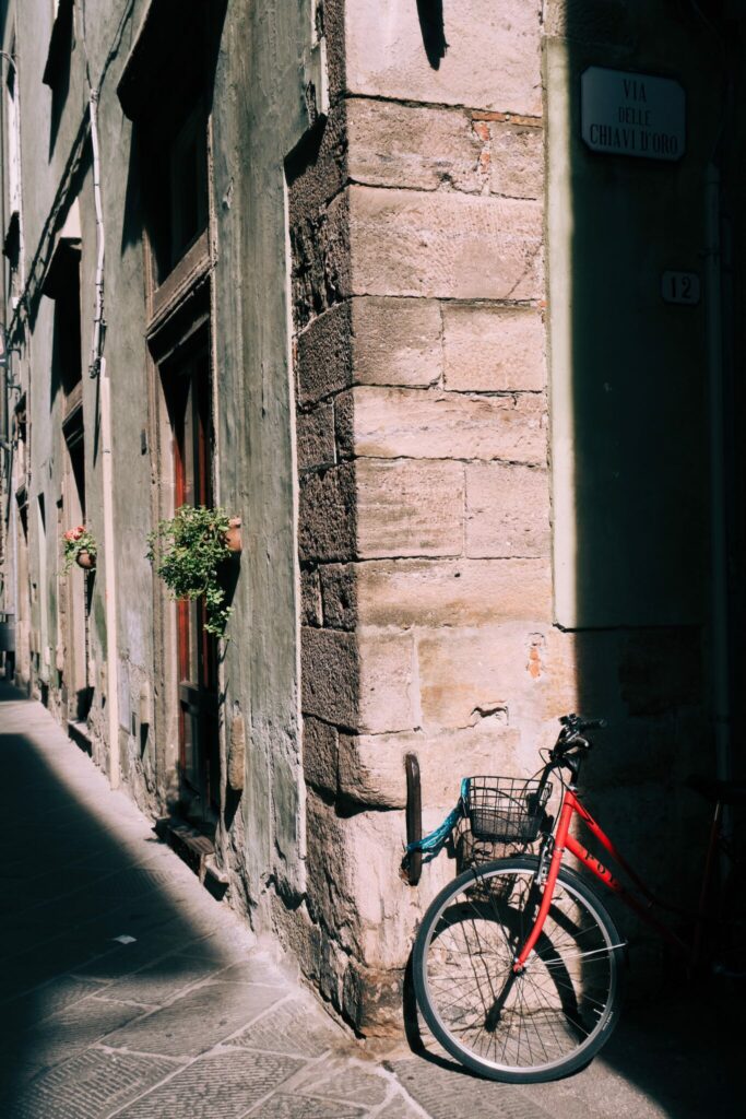 Lucca Italien POV Fotowalk Streetfotografie Reisefotografie DSCF0562 - Lucca — POV Fotowalk mit der Fuji X-T5 - blitzeria.eu - Christopher Back